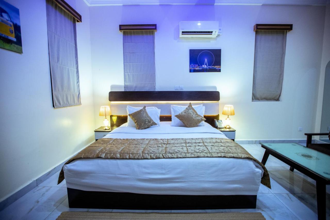 Apartment 79 Hotel & Suite Ікеджа Екстер'єр фото
