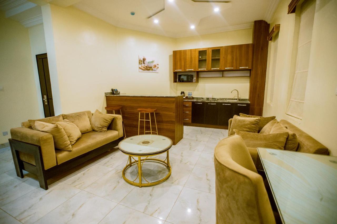 Apartment 79 Hotel & Suite Ікеджа Екстер'єр фото