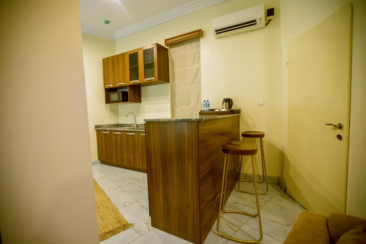 Apartment 79 Hotel & Suite Ікеджа Екстер'єр фото