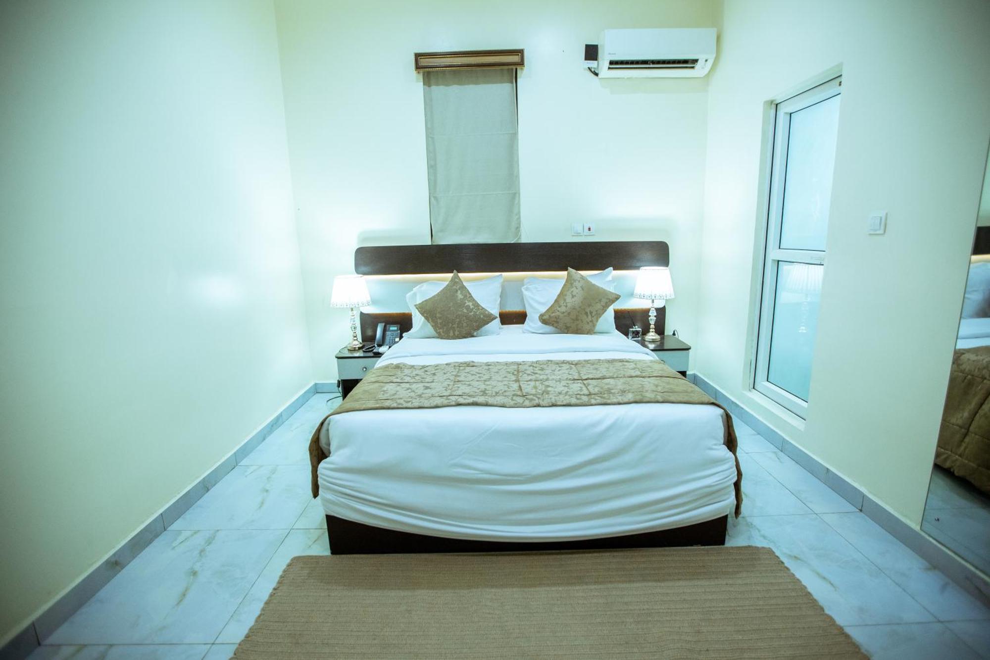 Apartment 79 Hotel & Suite Ікеджа Екстер'єр фото